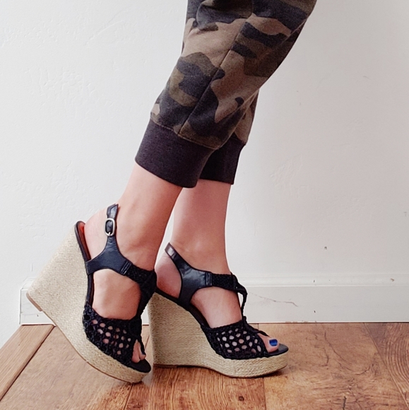 LUCKY BRAND Navy Crochet Wedge Sandals Size 9 1/2 - Picture 3 of 6